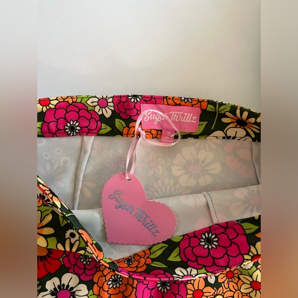 NWT SUGAR THRILLZ MODERN LOVE FLORAL MINI SKIRT 60s/70 Floral Print High Waist S - Picture 3 of 4